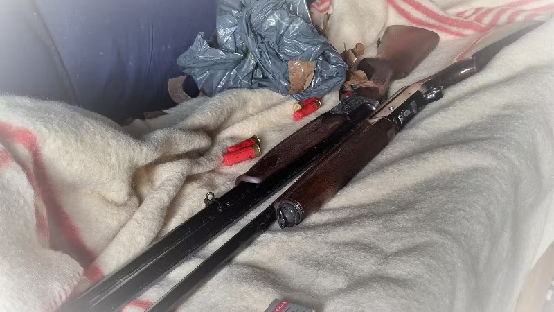 Vader schiet op vluchtende jongeman na betrapte situatie met 17-jarige dochter