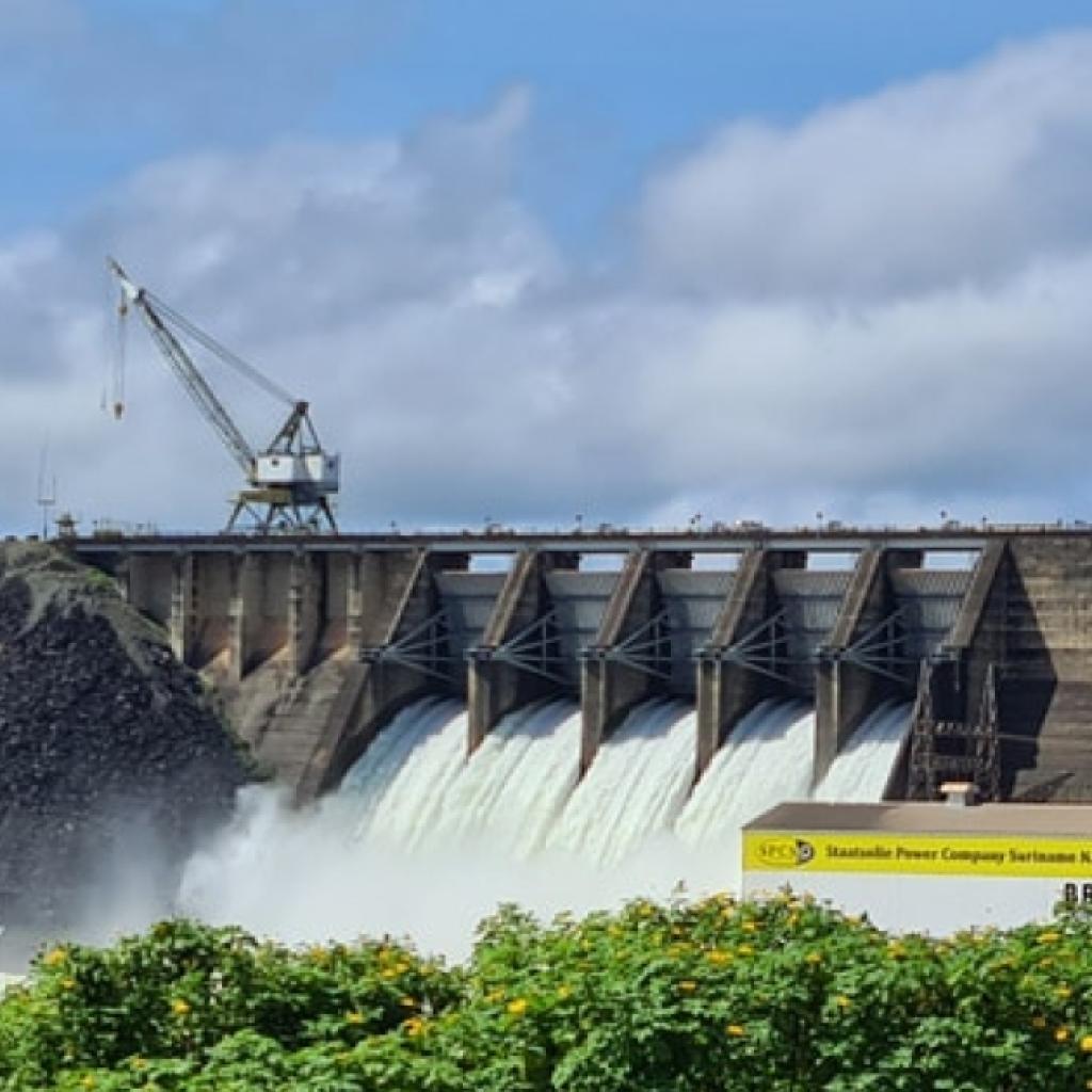 Stuwmeer heeft weinig water om energie op te wekken; waarschuwing op vaker stroomuitval