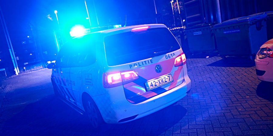 Twee jongens zetten 11-jarig meisje onderdruk om hun hoofd te geven na afpakken step