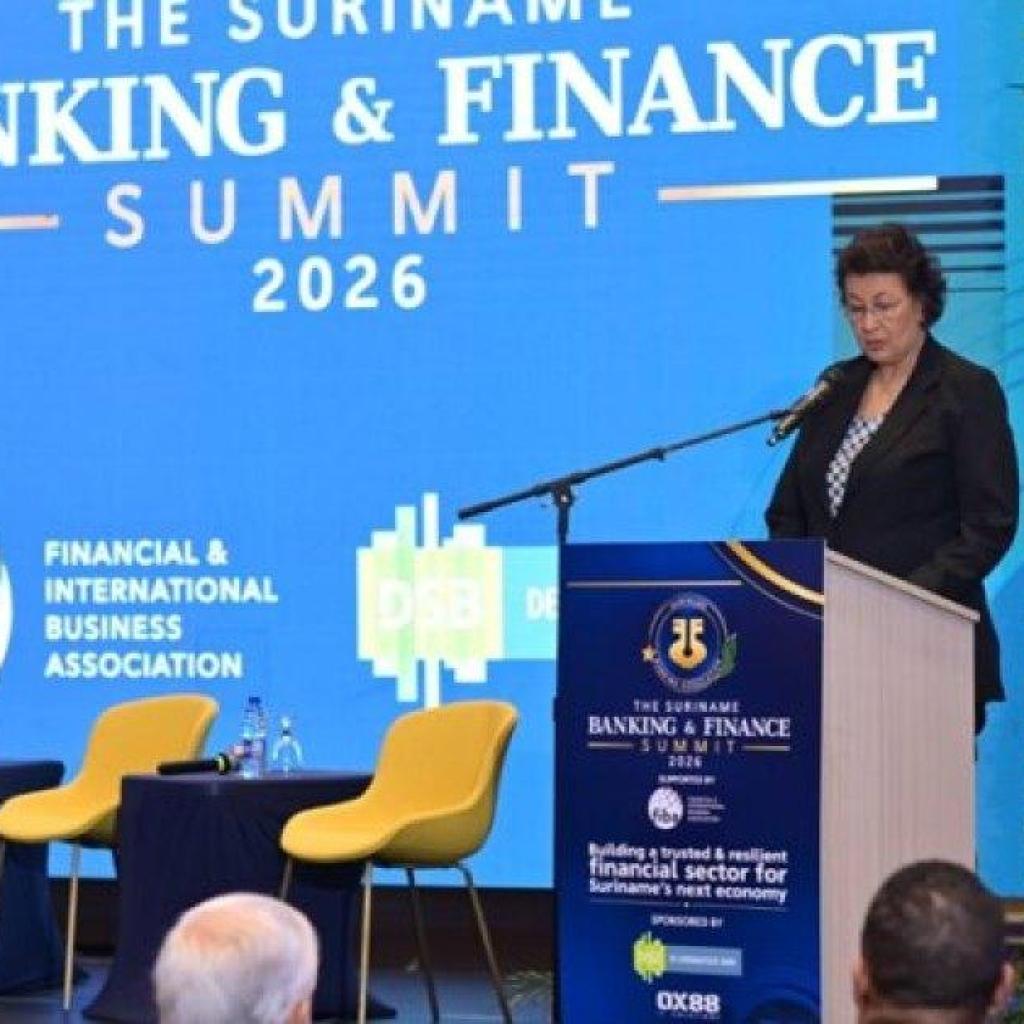 President Jennifer Geerlings-Simons spreekt over ambities tijdens banken- en financieringstop in Paramaribo