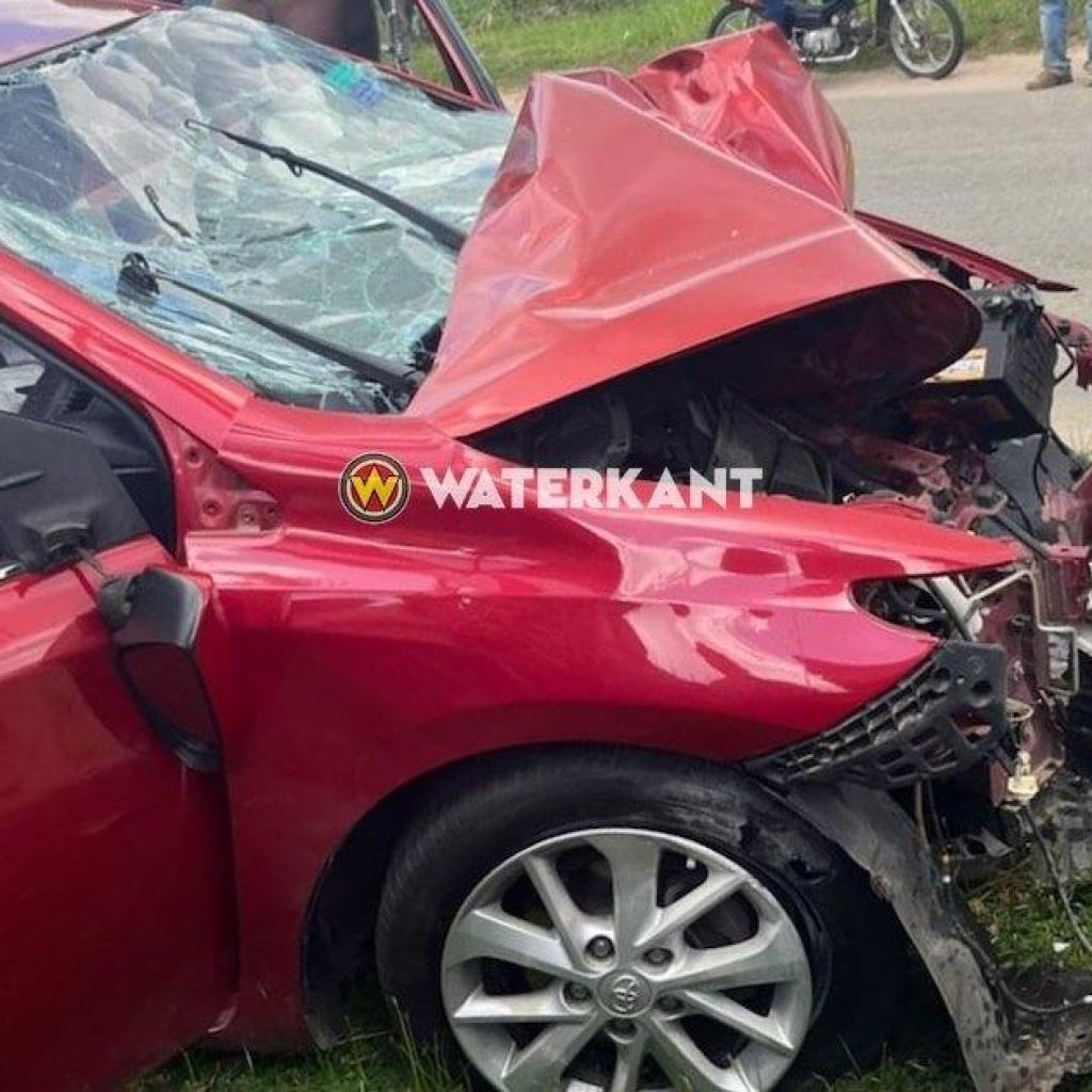 Automobilist overleden na harde botsing tegen EBS-mast aan Abonestraat