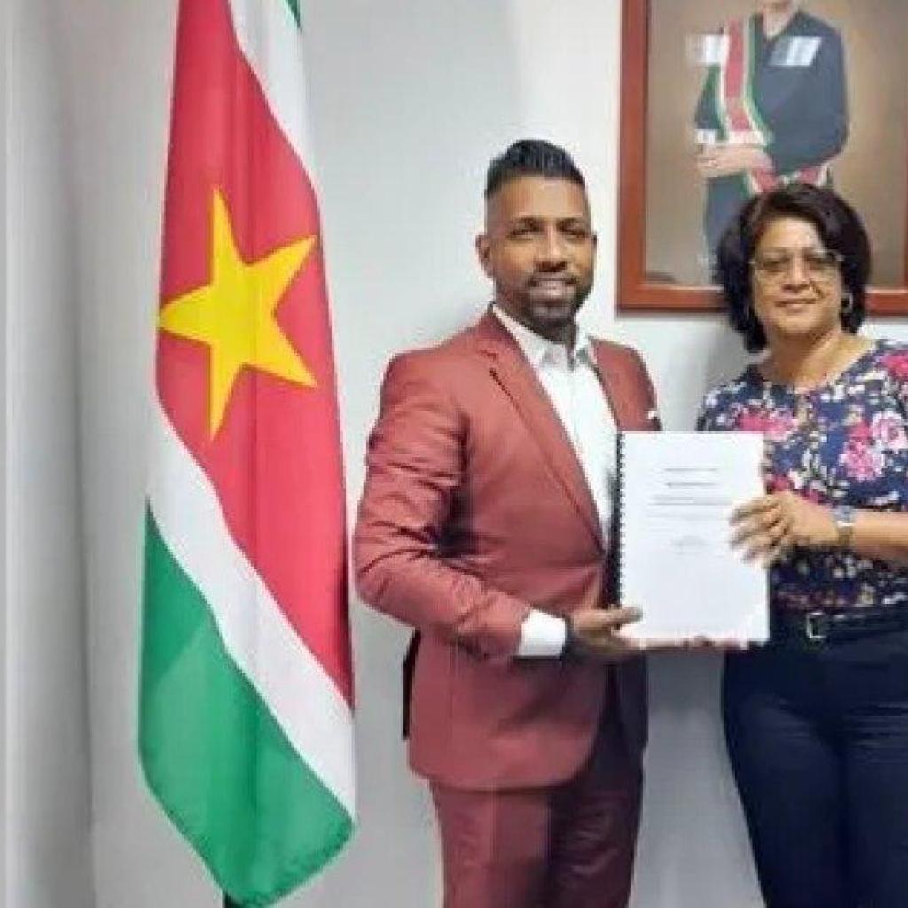 Korps Politie Suriname biedt beleidsverslag aan over aanpak huiselijk geweld