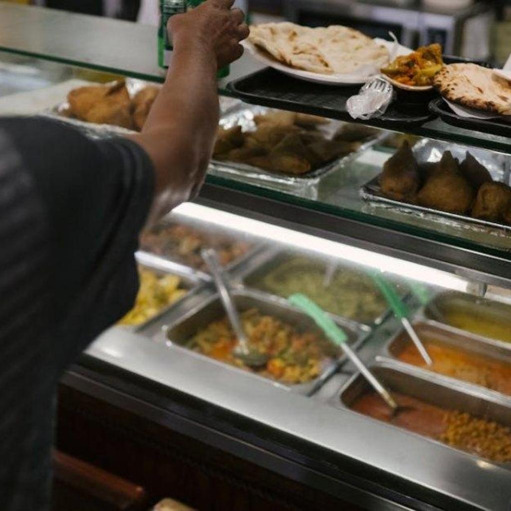 Verkrijgbaarheid en veiligheid van warme roti en nasi bij winkeliers