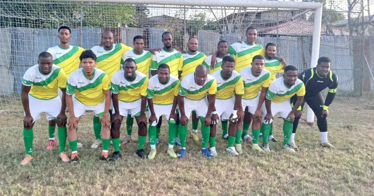 Competitieduel in Nickerie afgebroken bij monsterstand en FC Corantijn buigt achterstand om
