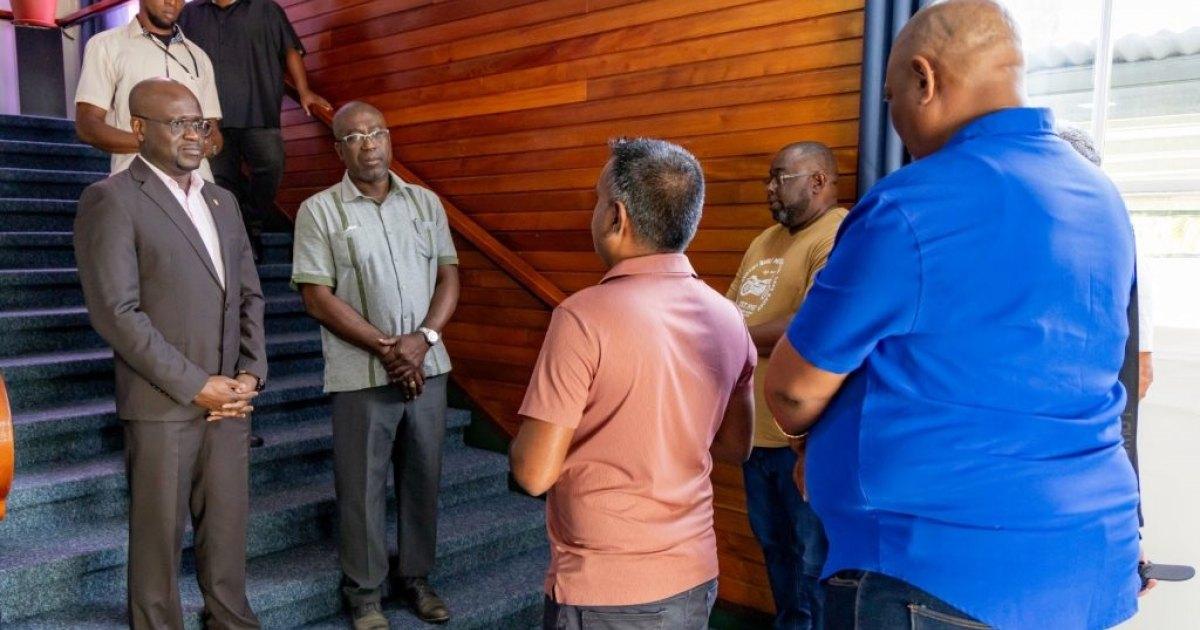 Kabinet zegt snelle uitbetaling toe aan actievoerende NVB-bushouders over brandstofcompensatie