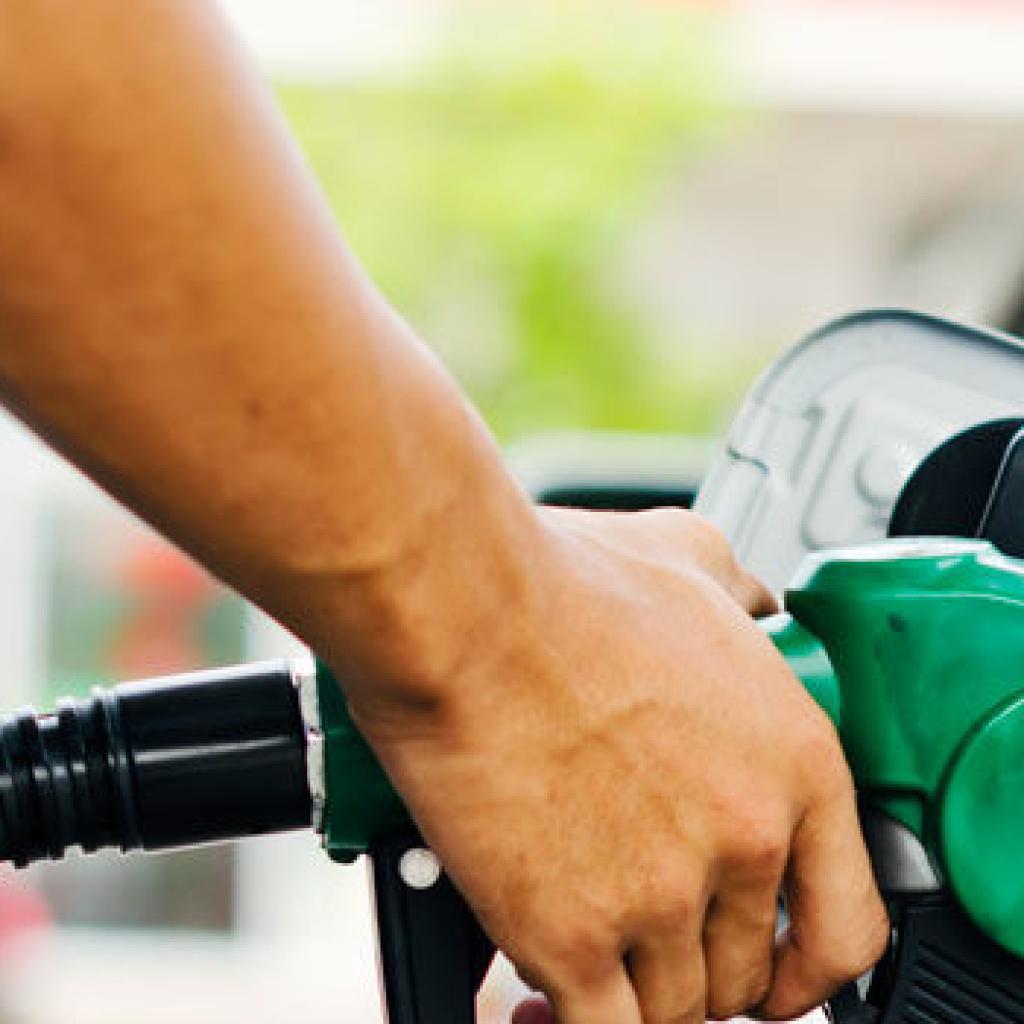 'Mensen zonder rijbewijs en een auto mogen niet klagen over de gestegen benzineprijzen'