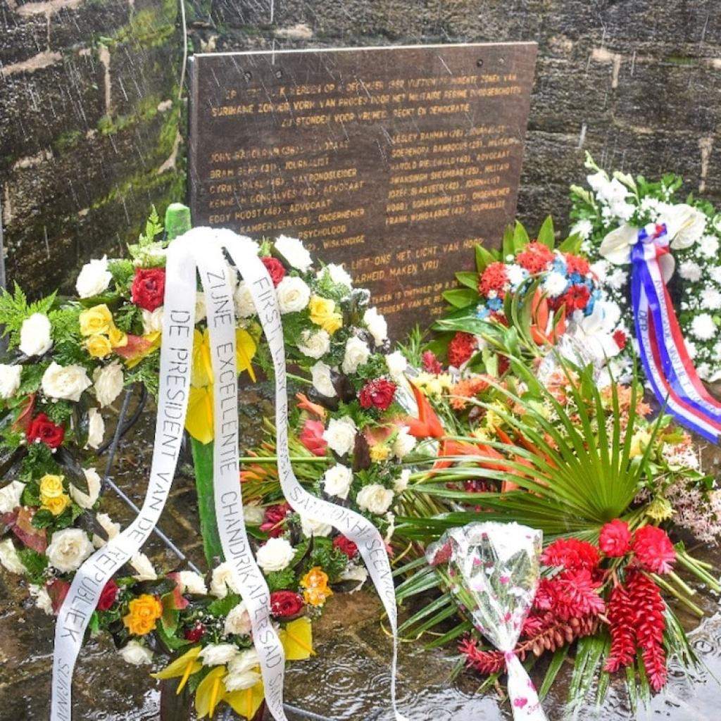 Families slachtoffers Decembermoorden eisen miljoenen compensatie tegen Staat Suriname