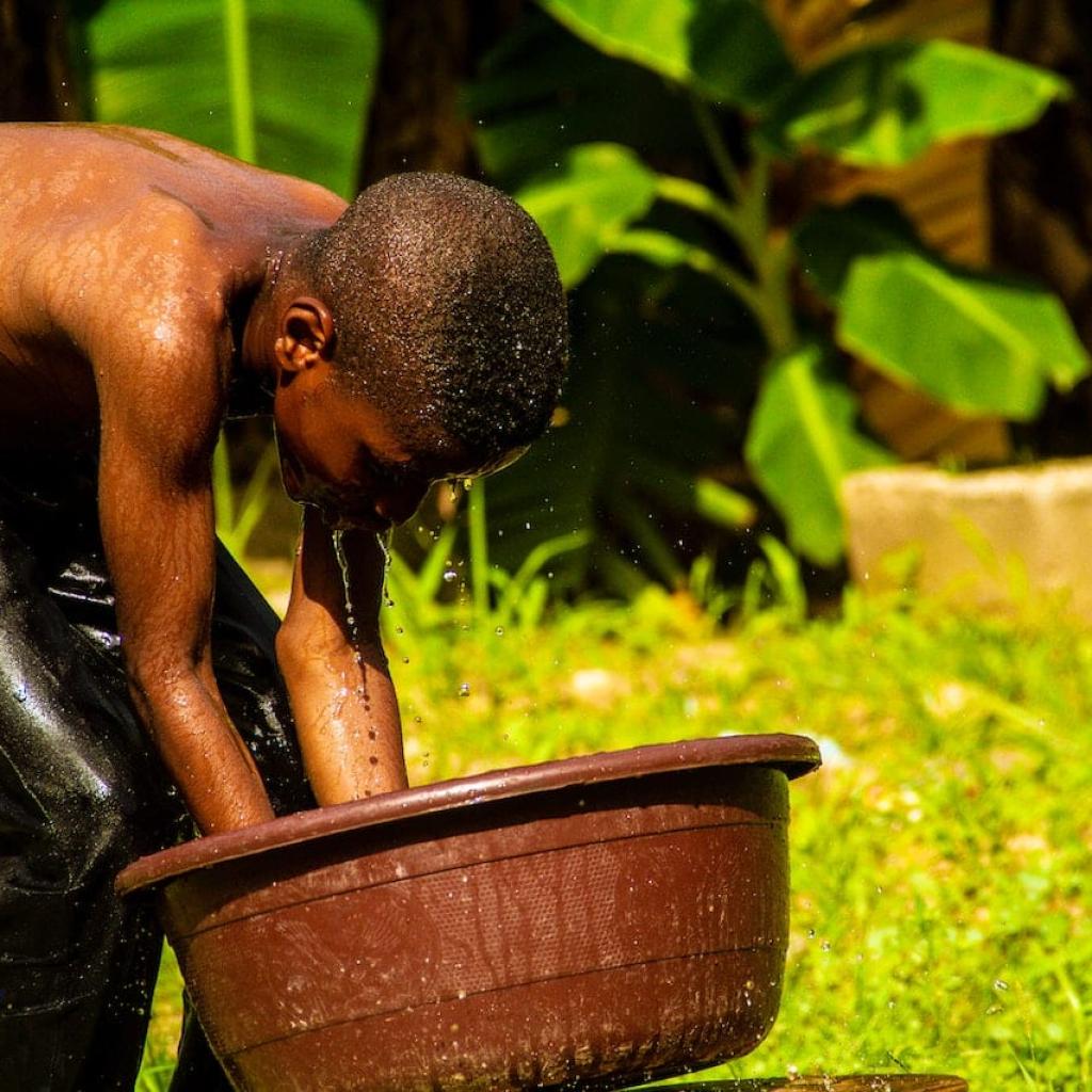 De extreme hitte in Suriname wordt voor velen te veel; zorgt voor hoofdpijn en stress